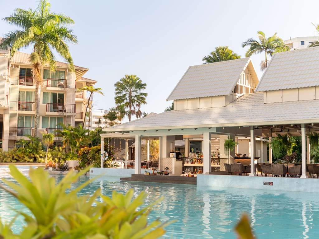Novotel Cairns Oasis Resort — Australia Luxury Group Tour