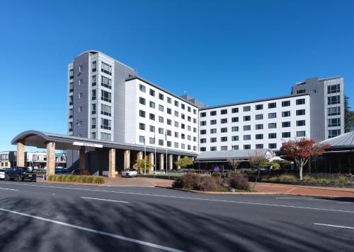 Novotel Rotorua Lakeside — New Zealand Luxury Group Tour