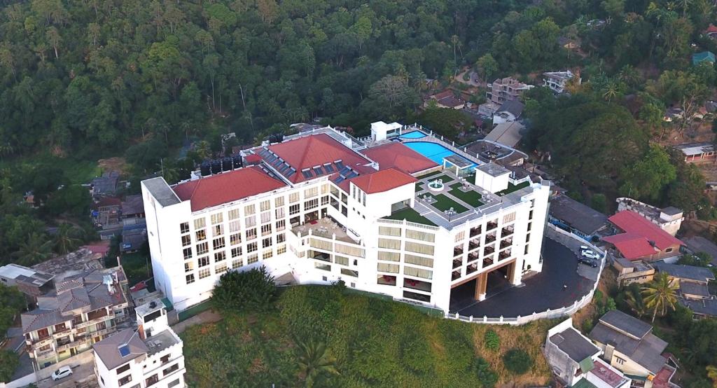 Grand Kandyan Hotel — Sri Lanka Luxury Classy Fix departure