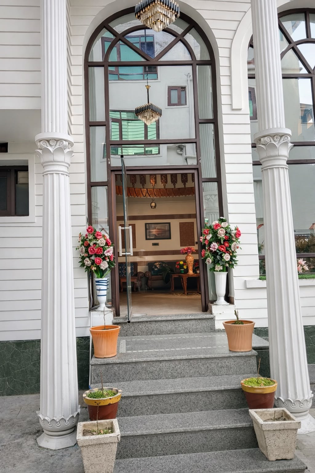 Shree Mazda β Scenic Kashmir Trip - Srinagar, Pahalgam & Gulmarg