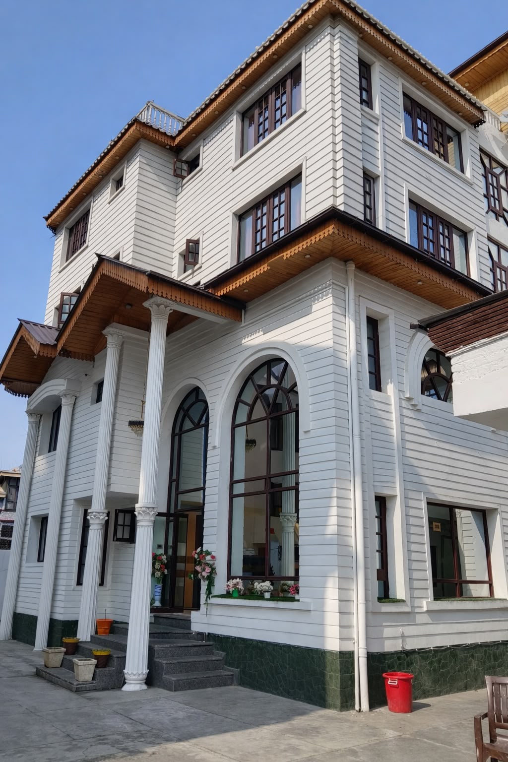 Shree Mazda β Scenic Kashmir Trip - Srinagar, Pahalgam & Gulmarg