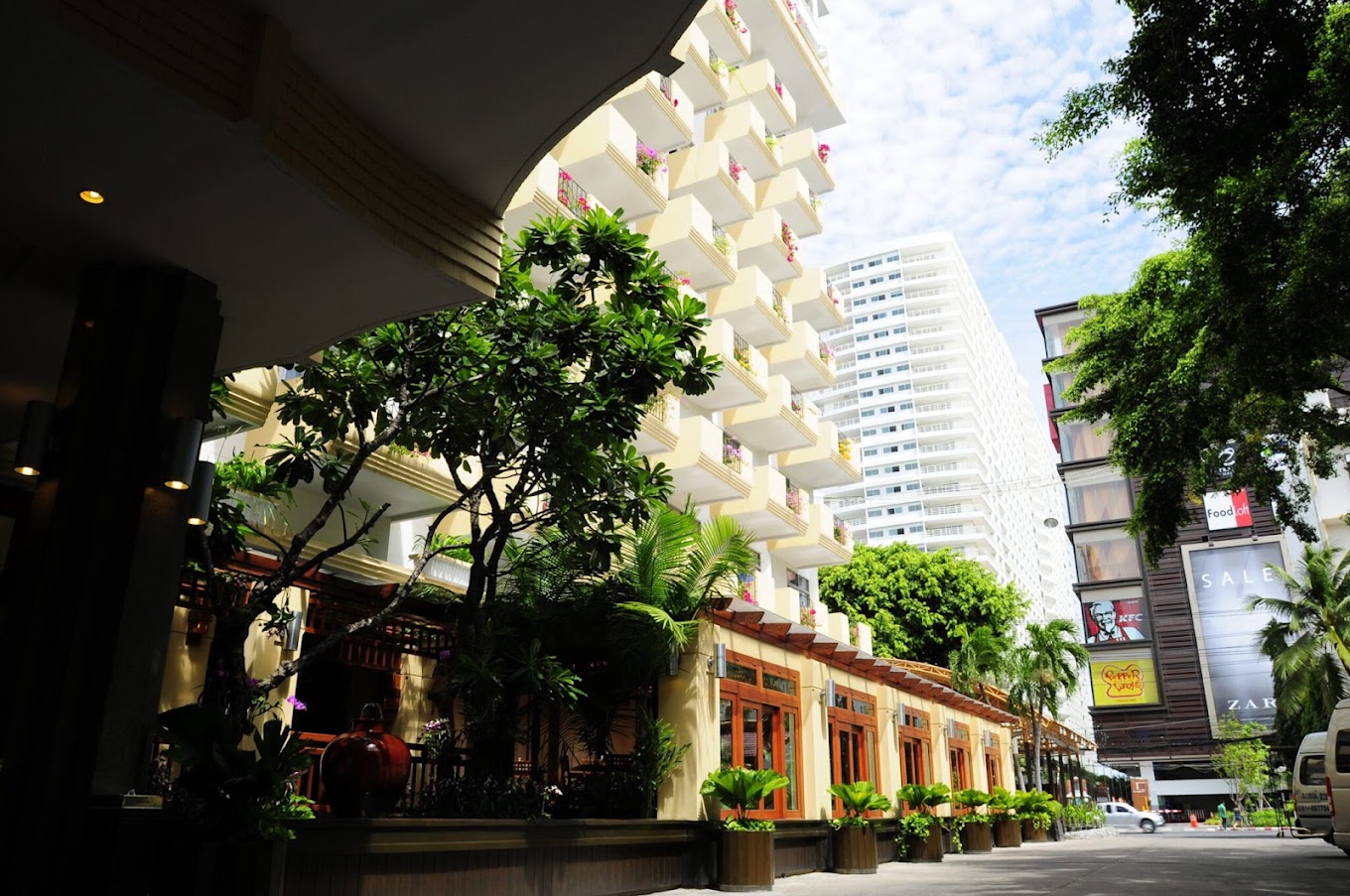 Golden Beach Pattaya — Scenic Thailand
