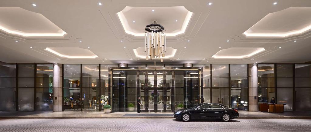 Deluxe — Luxury 5★ Suggested hotel examples: Grand Hyatt Taipei / Regent Taipei / Taipei Marriott Hotel / similar 5★ hotel : Premium 5★ accommodation with elevated service, facilities and a luxury Taipei experience. — Taipei Taiwan Tour Package 5N/6D | Jiufen & Shifen