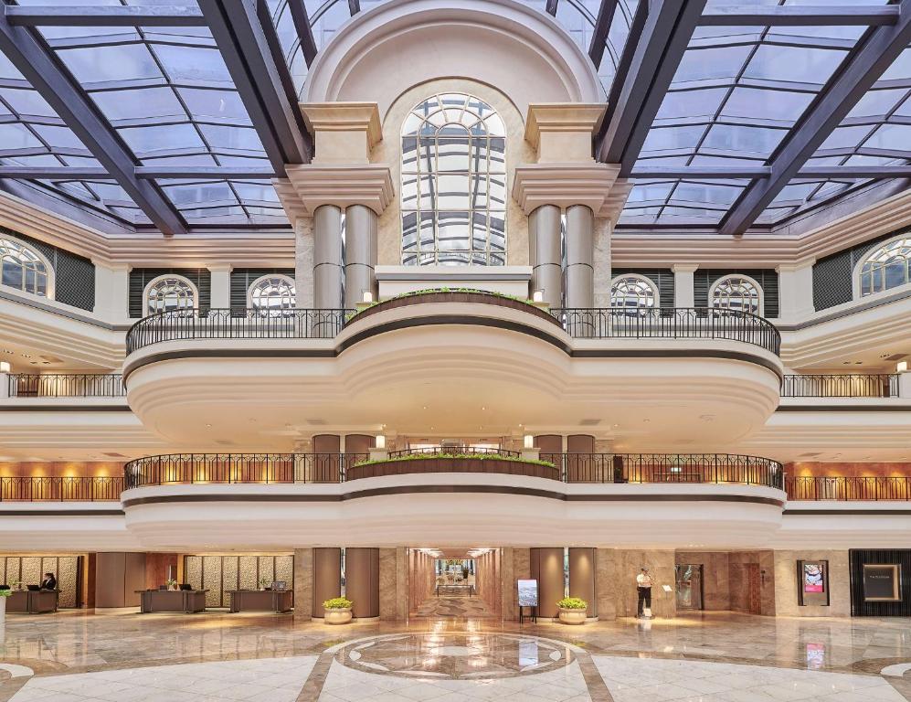 Deluxe — Luxury 5★ Suggested hotel examples: Grand Hyatt Taipei / Regent Taipei / Taipei Marriott Hotel / similar 5★ hotel : Premium 5★ accommodation with elevated service, facilities and a luxury Taipei experience. — Taipei Taiwan Tour Package 5N/6D | Jiufen & Shifen