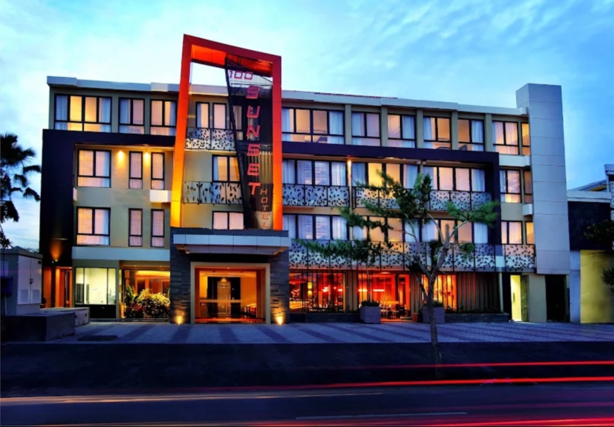 100 SUNSET KUTA/LEGIAN PARADISO HOTEL — Bali Escape