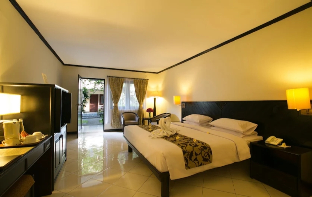 100 SUNSET KUTA/LEGIAN PARADISO HOTEL — Bali Escape